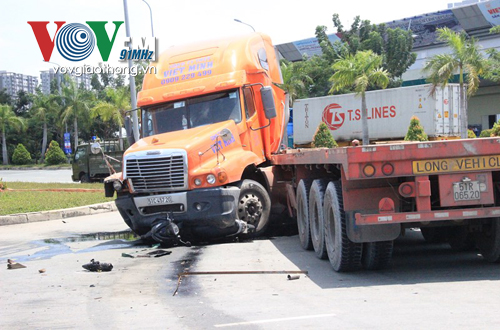 Tp Hồ Chí Minh Container gây tai nạn liên hoàn, 3 người trọng thương